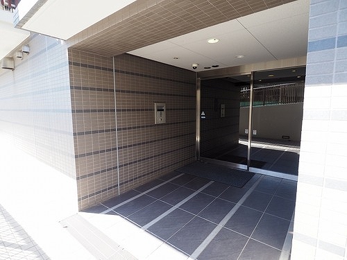 ライオンズ多摩センター　翠彩の杜3階 建物3階に直通するサブエントランス