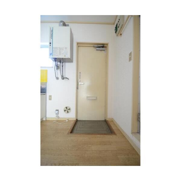 エステートピア内田103号室 玄関