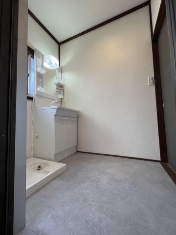 ヴィンテージBAR武蔵野川越　デザイナーズリノベ戸建 独立シャワー洗面台でスッキリと