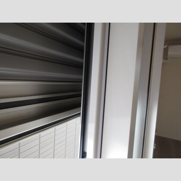 フレシア鵠沼海岸303号室 防犯にも安心なシャッター雨戸