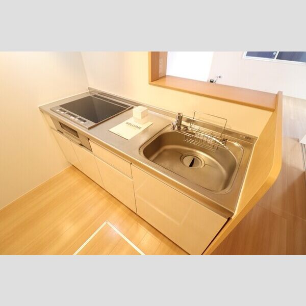 イー・エフ・レーヴ101号室 ★システムキッチン★