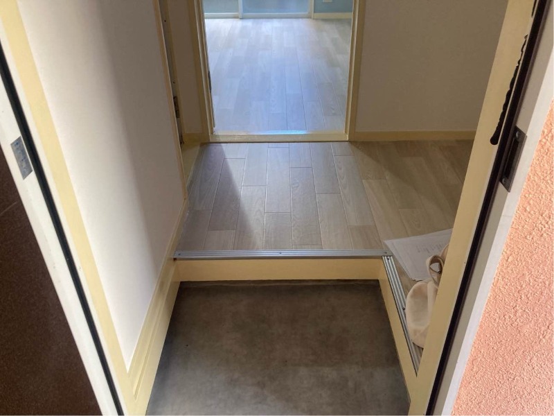 ア・クール鶴瀬 玄関