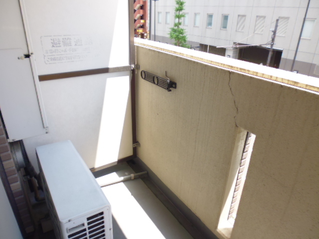 高山ビル バルコニー