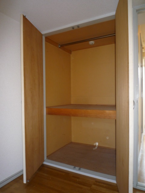 コリーヌ・F2階 収納