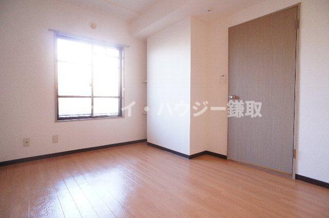 アヴニール梨の樹0102号室 ６帖の洋室です♪