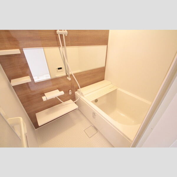 ルシオール　イコー107号室 乾燥・追い焚き機能付きの浴室!