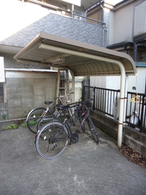 コスモ菊名0103号室 屋根付駐輪場