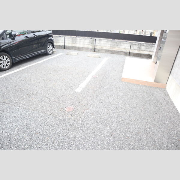 K・Uイールス302号室 駐車場