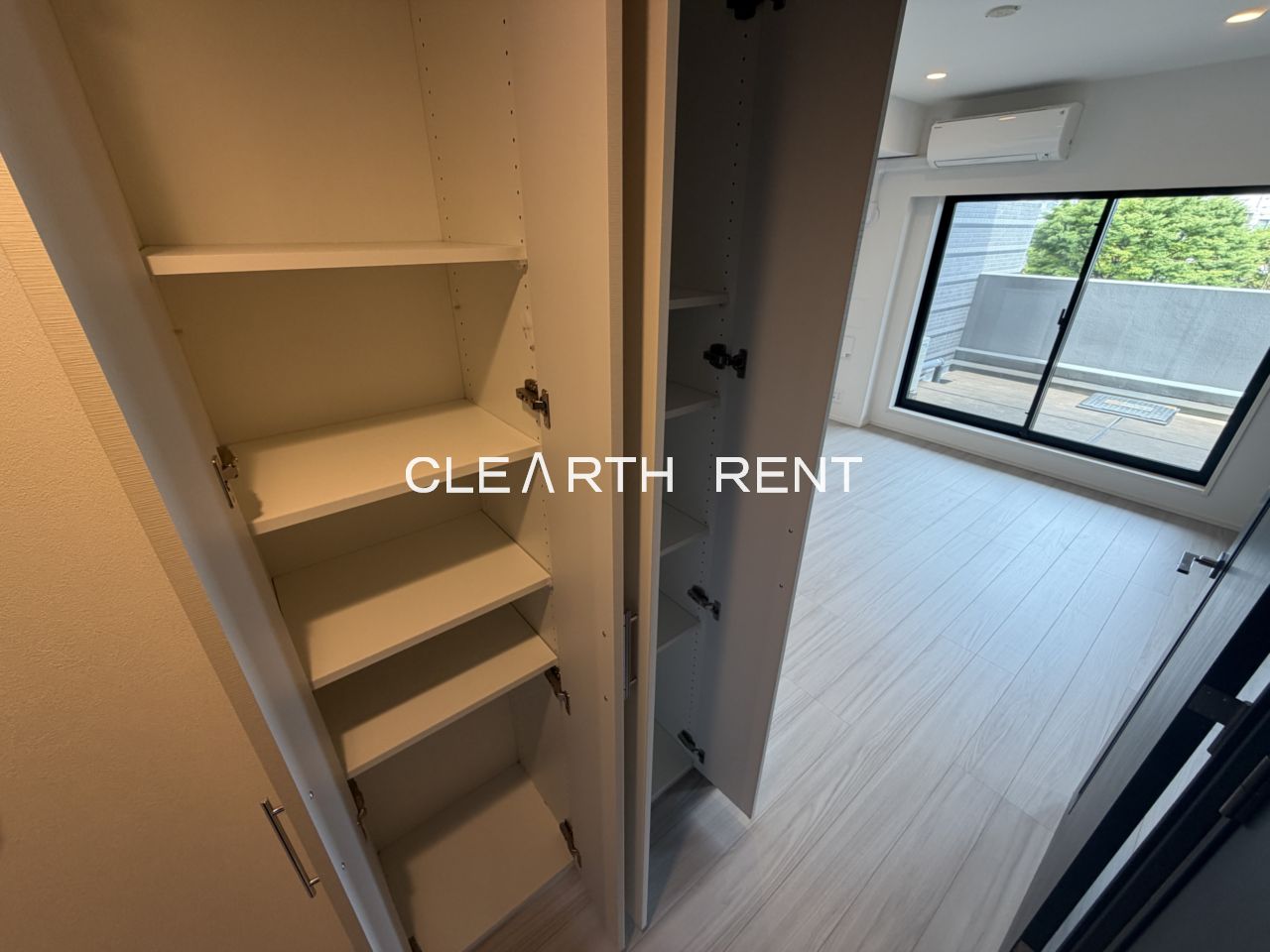 プラシア蒲田 ＴＨＥ ＧＲＡＮＤ ＲＥＳＩＤＥＮＣＥ 廊下にも収納スペースがあります