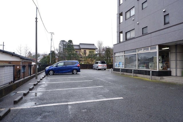 キャピタル高尾 駐車場