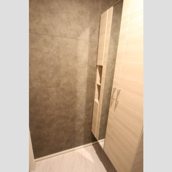 グラナーデ南花畑203号室 玄関