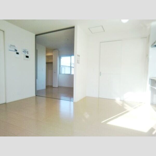 ベルツリー上川原201号室 LDK9帖(別角度)