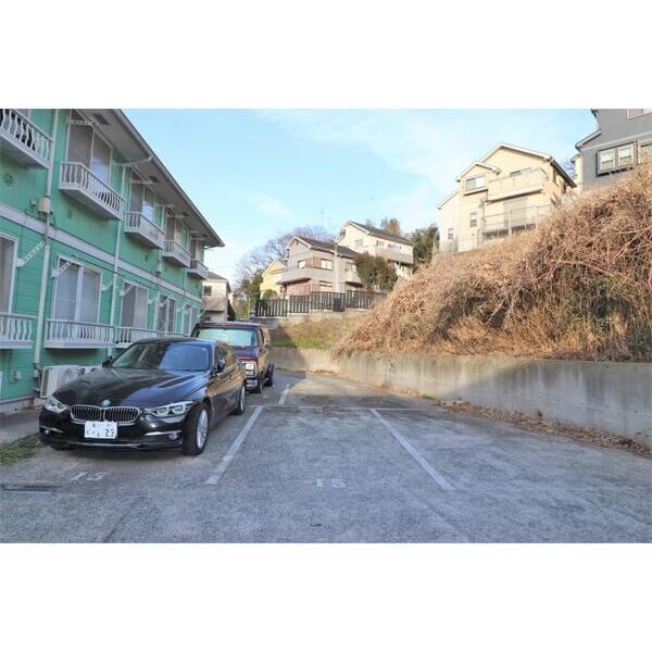 エステートピアマルイII103号室 駐車場