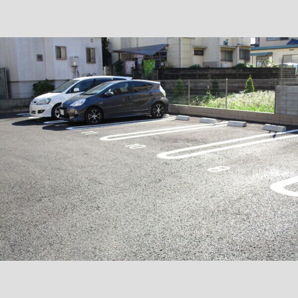 ルシェリア102号室 駐車場