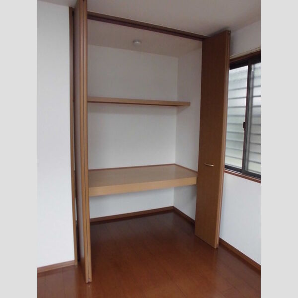 レスポワール　Ⅱ 北側洋室収納