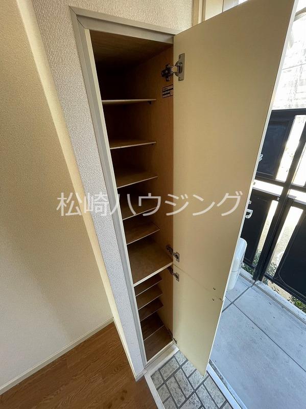 シャルム中野 玄関