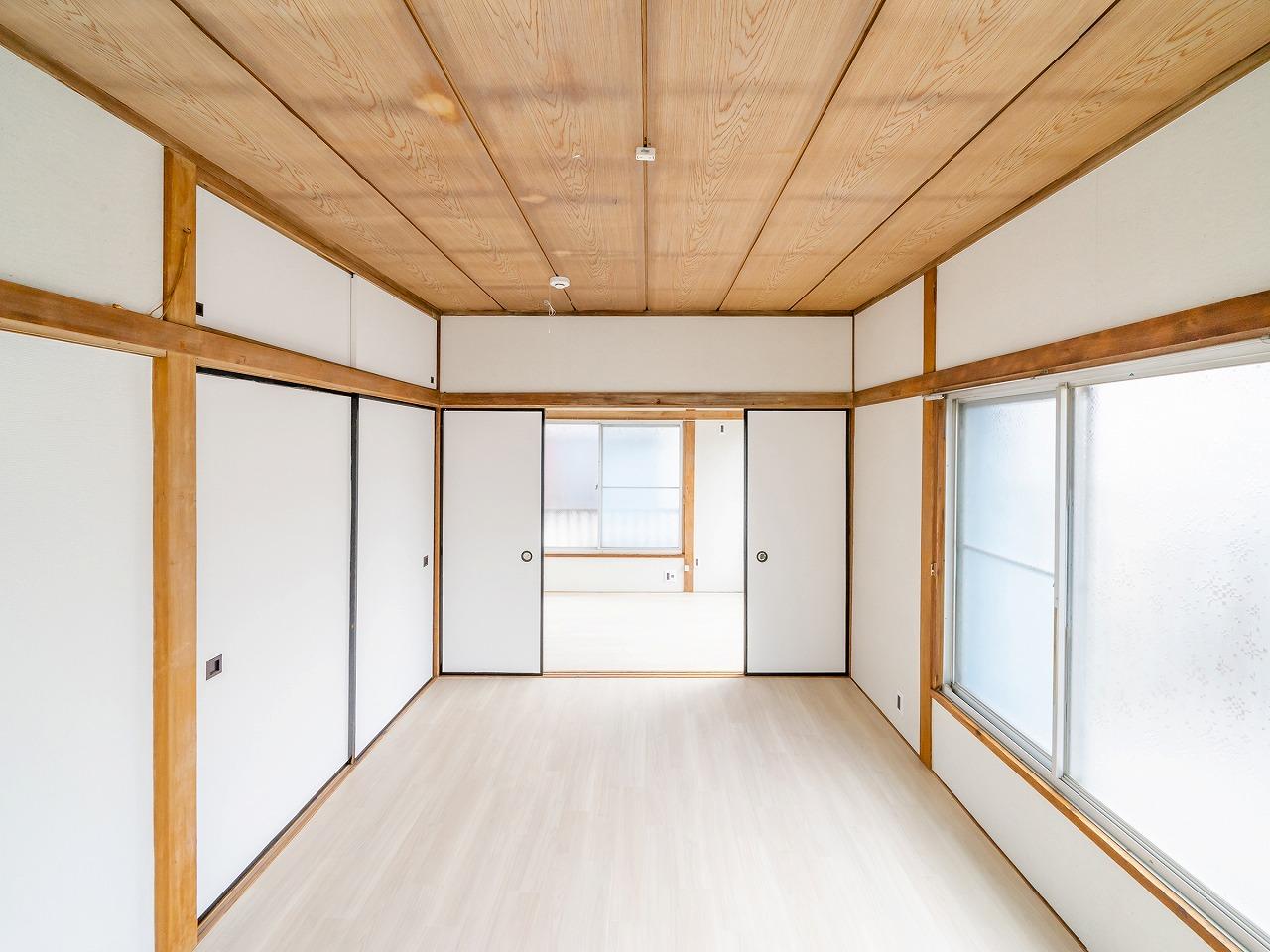 川越戸建て物件 二階は洋室にリノベーション済みです。