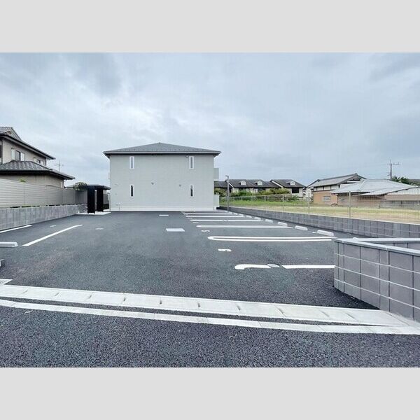 アルベラータ101号室 駐車場