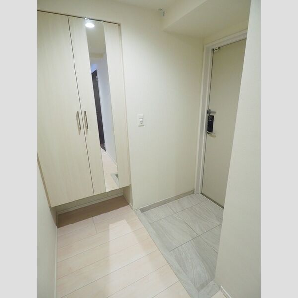 ロイジェントパークス千葉中央1413号室 玄関