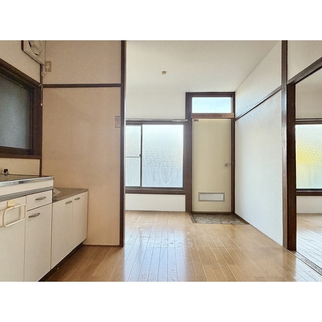 寒川アパート2F-1号室 リビング