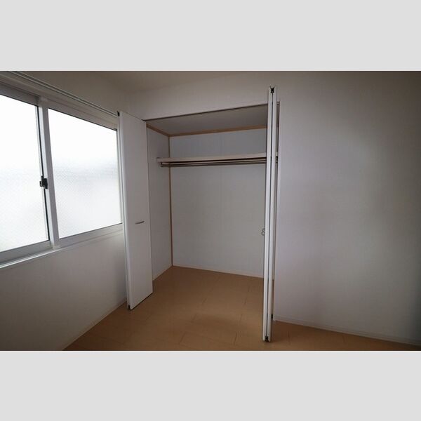 オベルジーヌ　B202号室 洋室　クローゼット