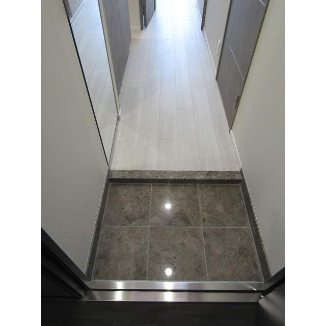 ロアール横浜十日市場1階 玄関