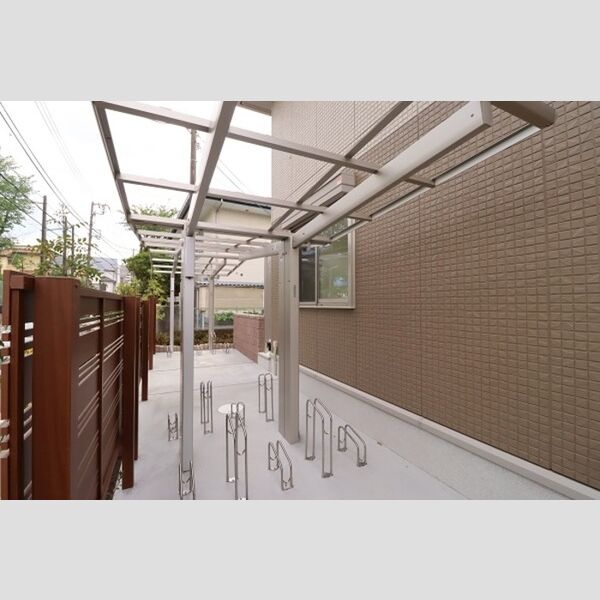 ソレイユ　ハイム106号室 屋根付き自転車駐輪場