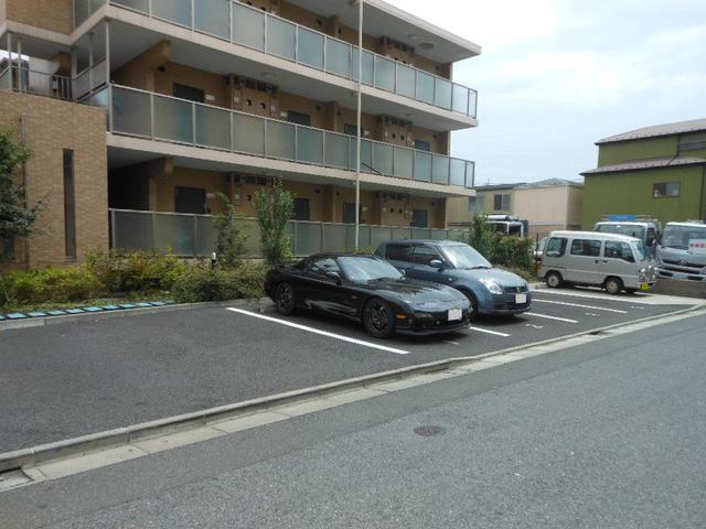 サンリッシェルⅡ 駐車場