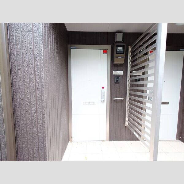 カルチェラタン 玄関