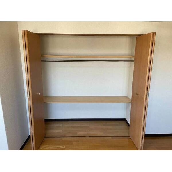 サル・ドュ・セジュール 収納