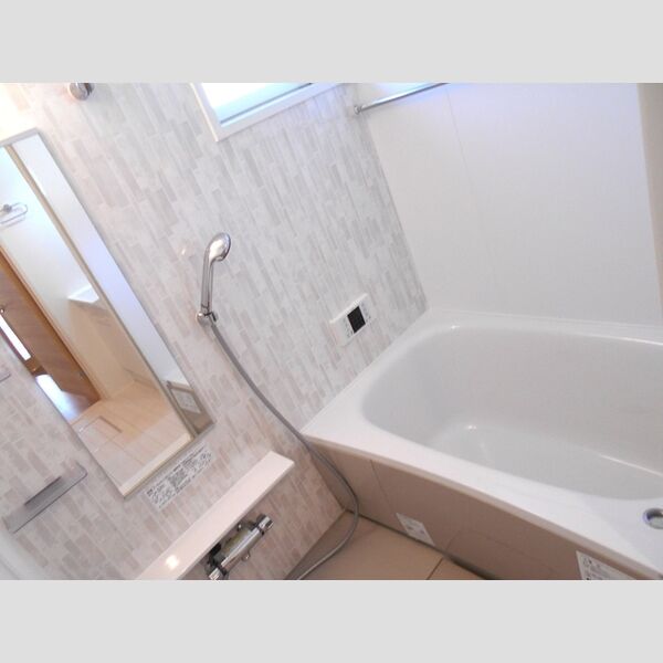 メゾンドコンフォール201号室 バス