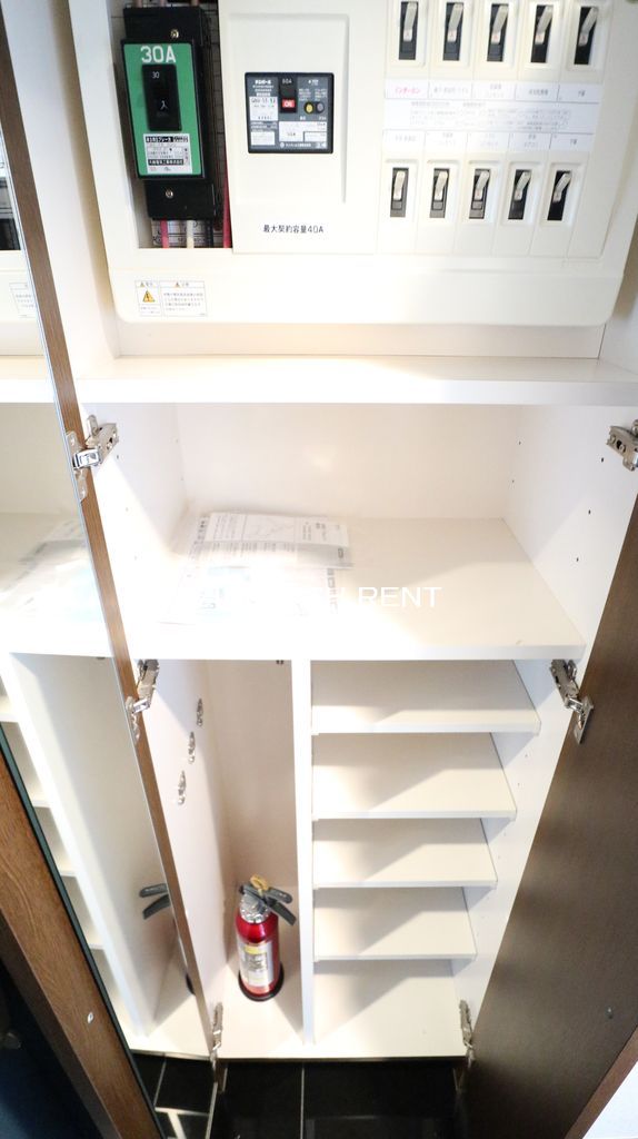 パレステュディオ新宿パークサイド14階 ☆たっぷり収納できるシューズボックス