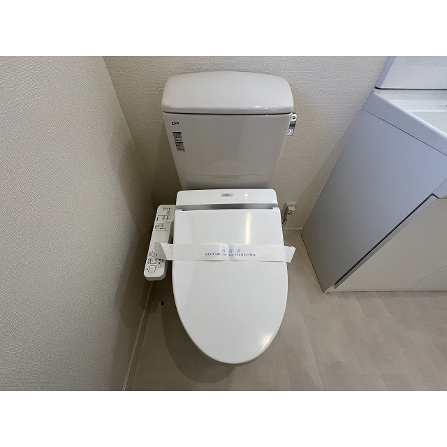 柿の木坂１丁目戸建A号室 トイレ各階・温水洗浄便座