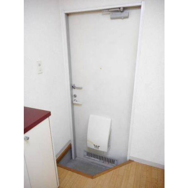 ハイツ創英 玄関