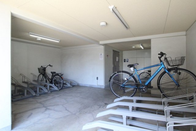 ライジングプレイス上板橋2階 駐輪場