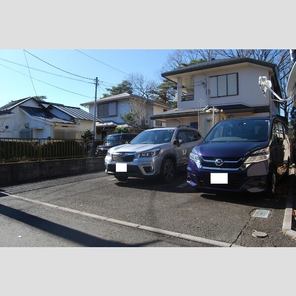 ラフィネ 駐車場