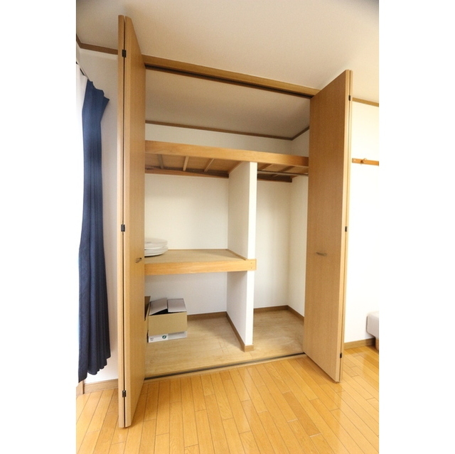 ラークヒル204号室 クローゼット