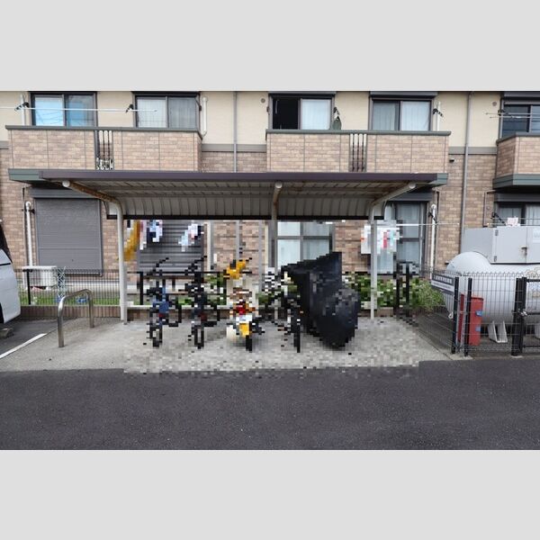 リナウル鵠沼201号室 駐輪場