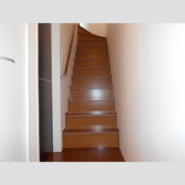 センターハウス　A棟103号室 階段