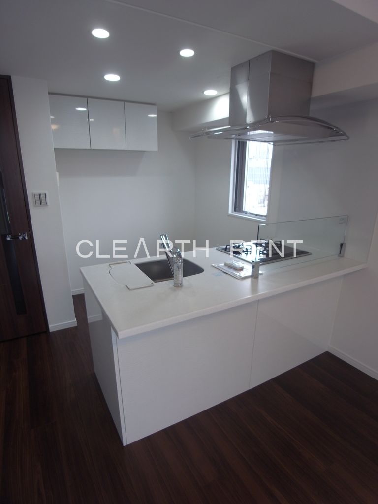 コンシェリア新宿ＥＡＳＴ キッチンでお料理をお楽しみください