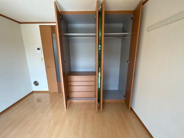 メゾン・トランタンヌーフ205号室 収納