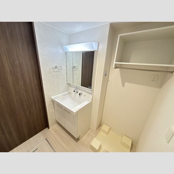 D’Bless上大岡103号室 洗髪洗面化粧台、室内洗濯機置き場