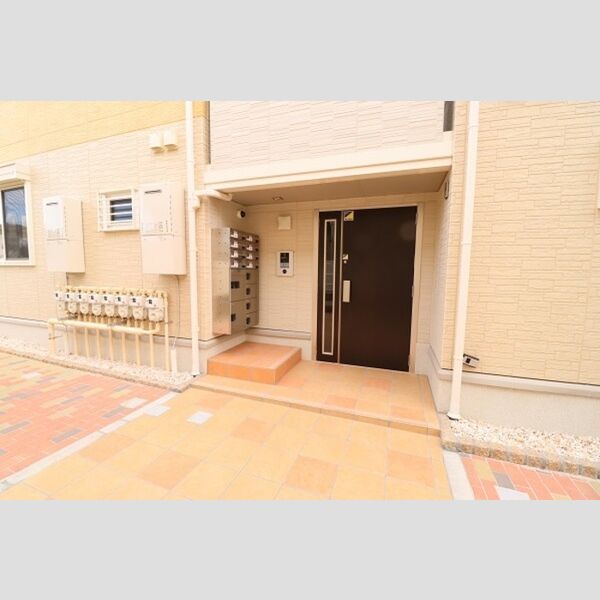 Amapola Annex(アマポーラ アネックス)115号室 オートロックエントランスと宅配・郵便BOX