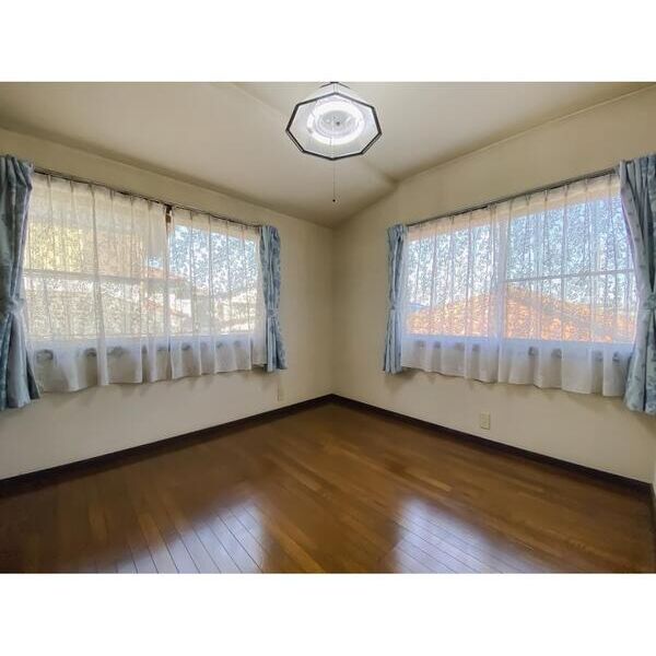 千葉市中央区松ヶ丘町貸家(JTI)1号室 リビング