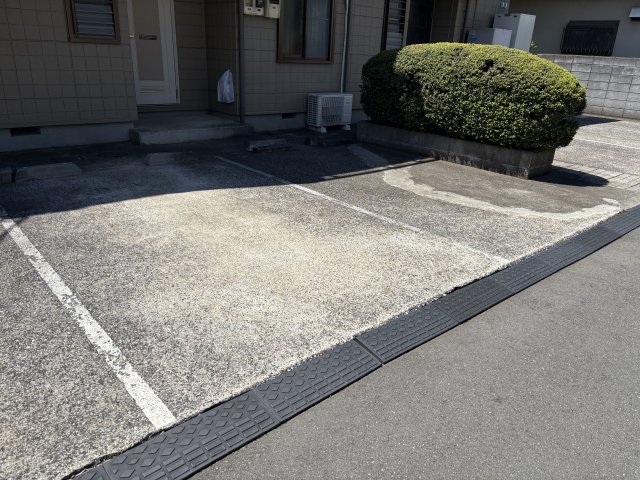 メゾンフジミ 駐車場