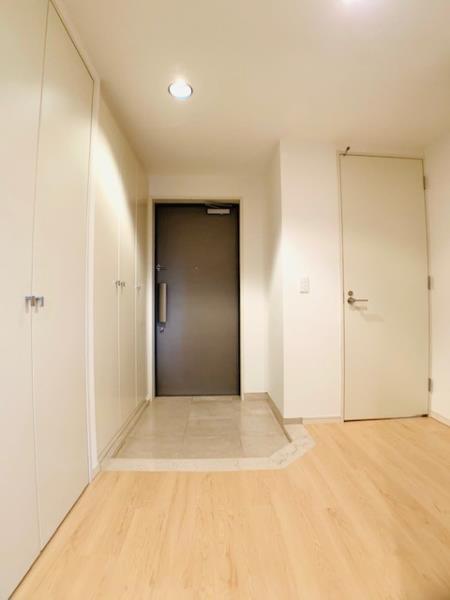 アパートメンツ東山5階 玄関