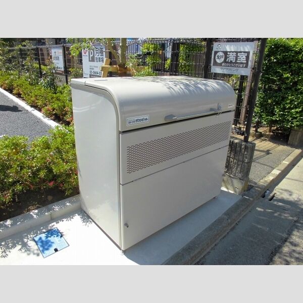 レーヴ・シャルマン102号室 ごみ置場