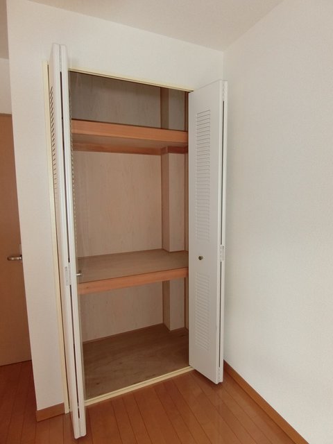 ブランルージュ日野0205号室 収納