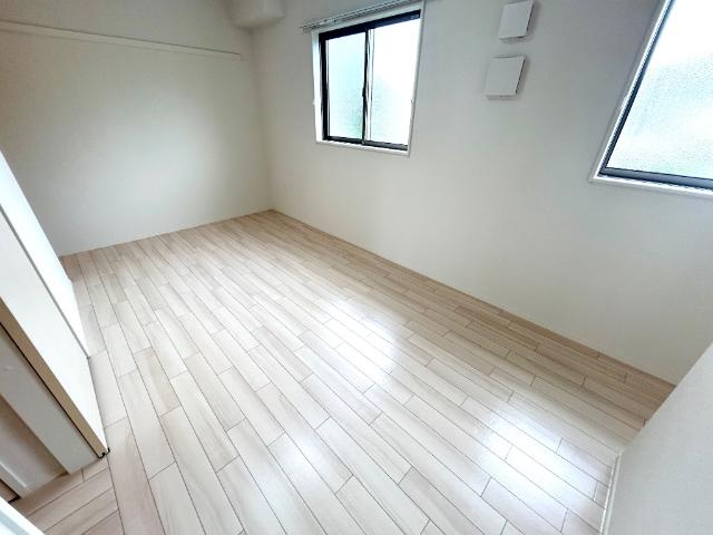 Ｓｍｉｌｅ　ｖｉｌｌａ（スマイル　ヴィラ）202号室 洋室