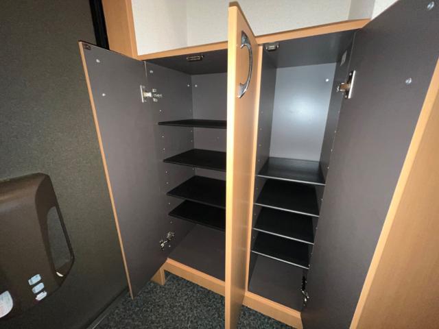 フローラーリア湘南203号室 下駄箱